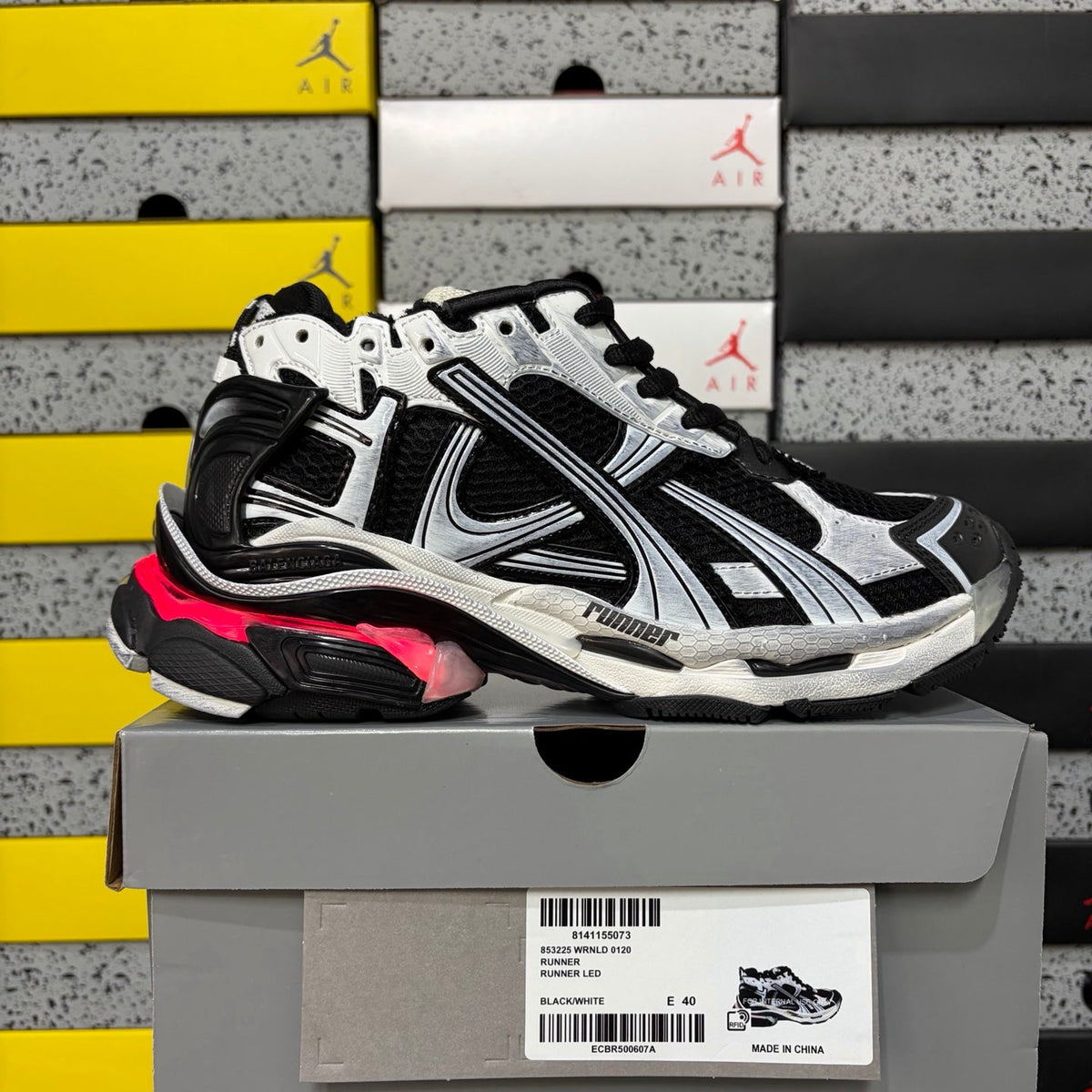 Balenciaga Runner Led 7.5 Black White