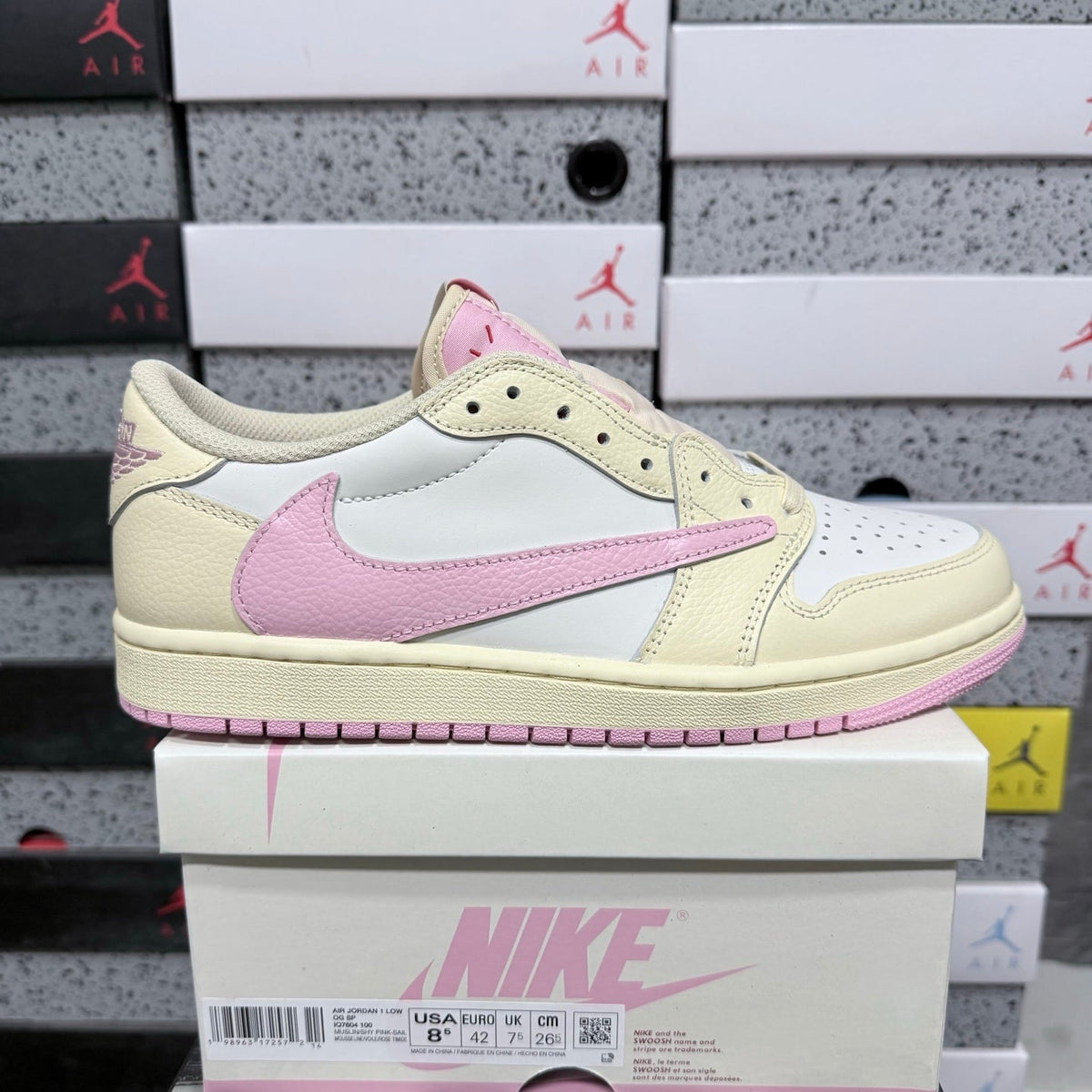 Jordan 1 Low OG SP x Travis Scott Shy Pink