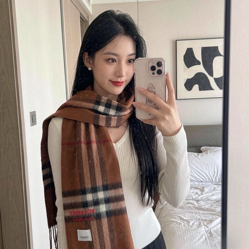 Burberry Embroidered Wordmark Plaid Scarf - 30 x 180 cm