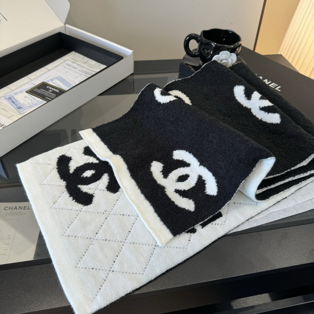 Chanel Logo Motif Knit Scarf