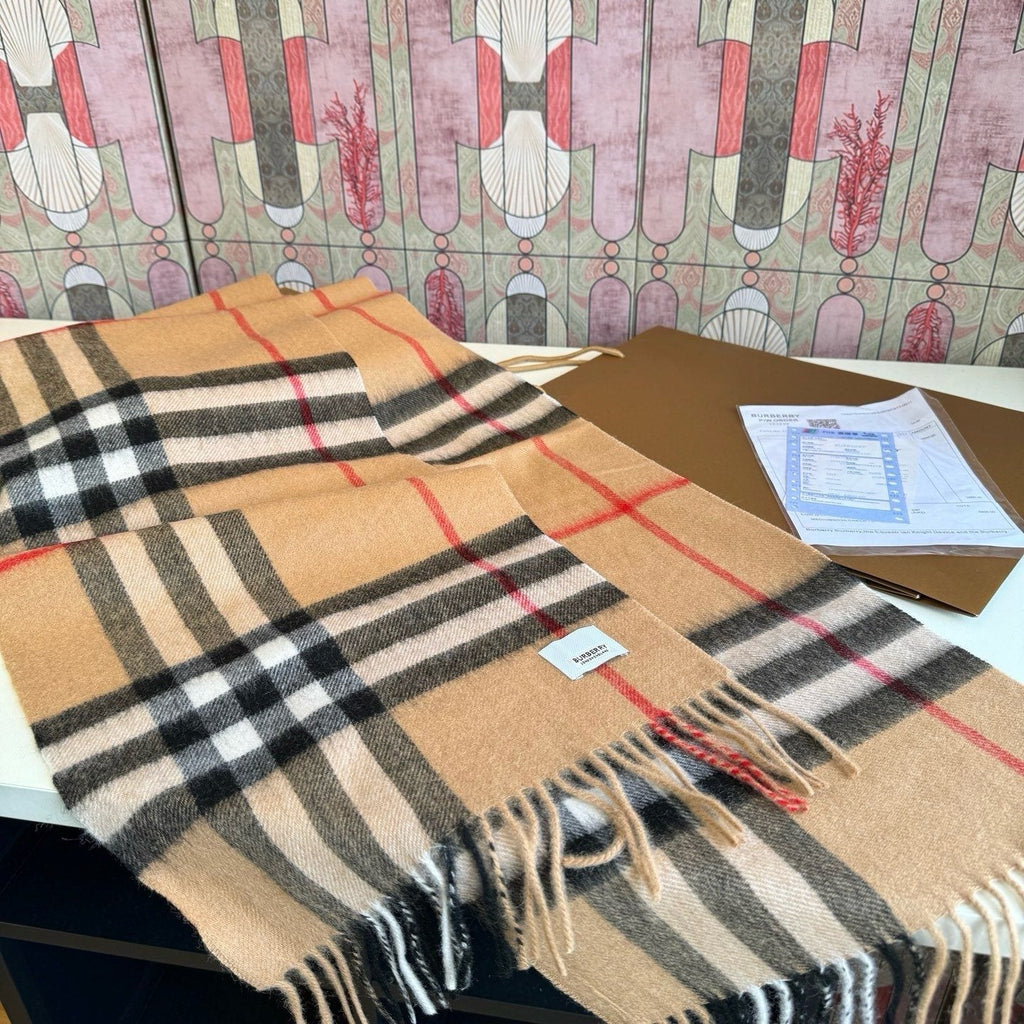 Burberry Long Checked Wrap Scarf - 30 x 180 cm