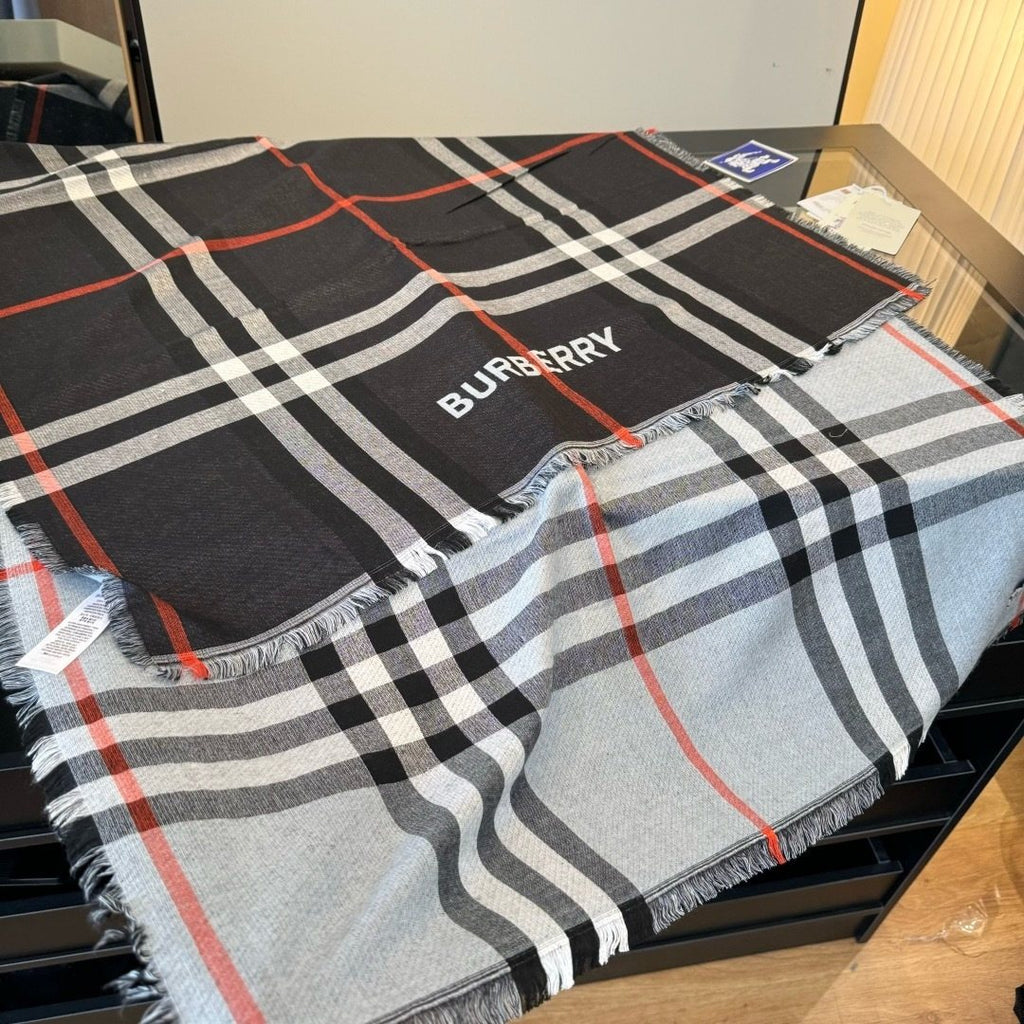 Burberry Bold Check Fringed Scarf - 110 x 200 cm